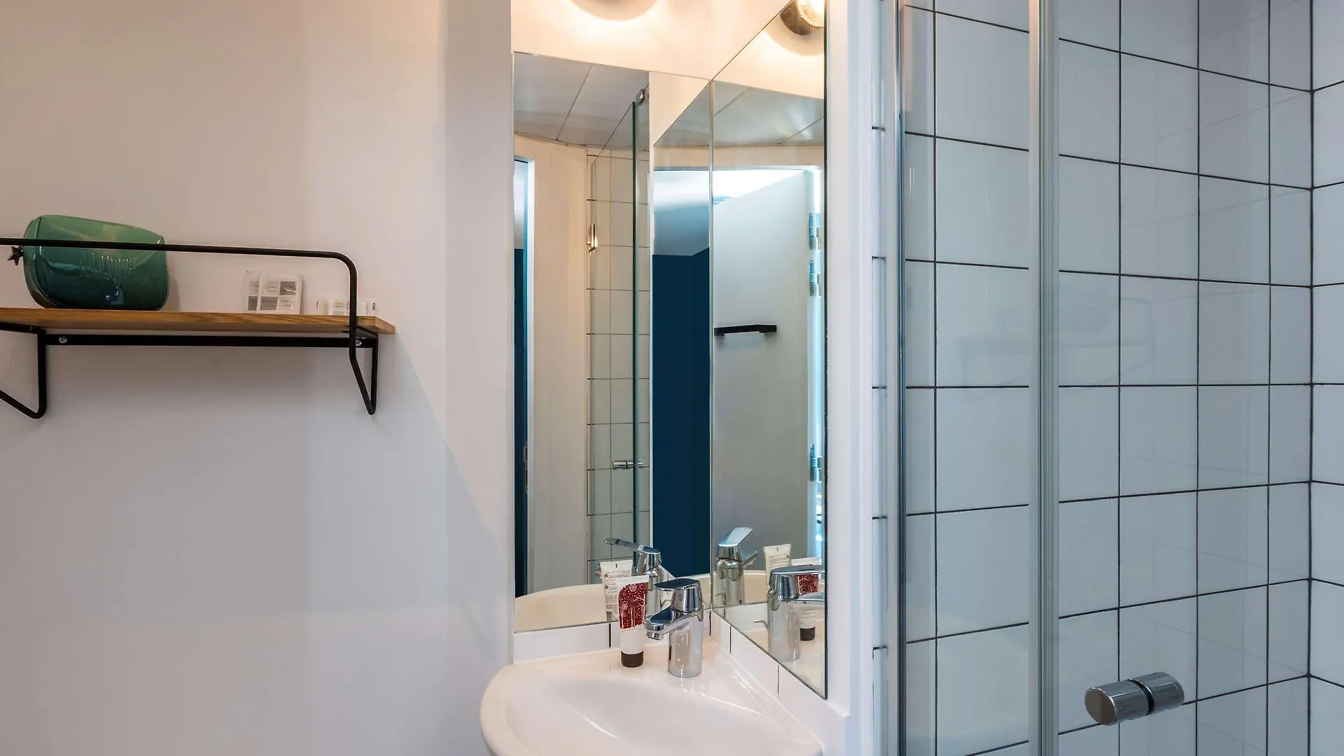Ibis Styles Gare De L'est Magenta