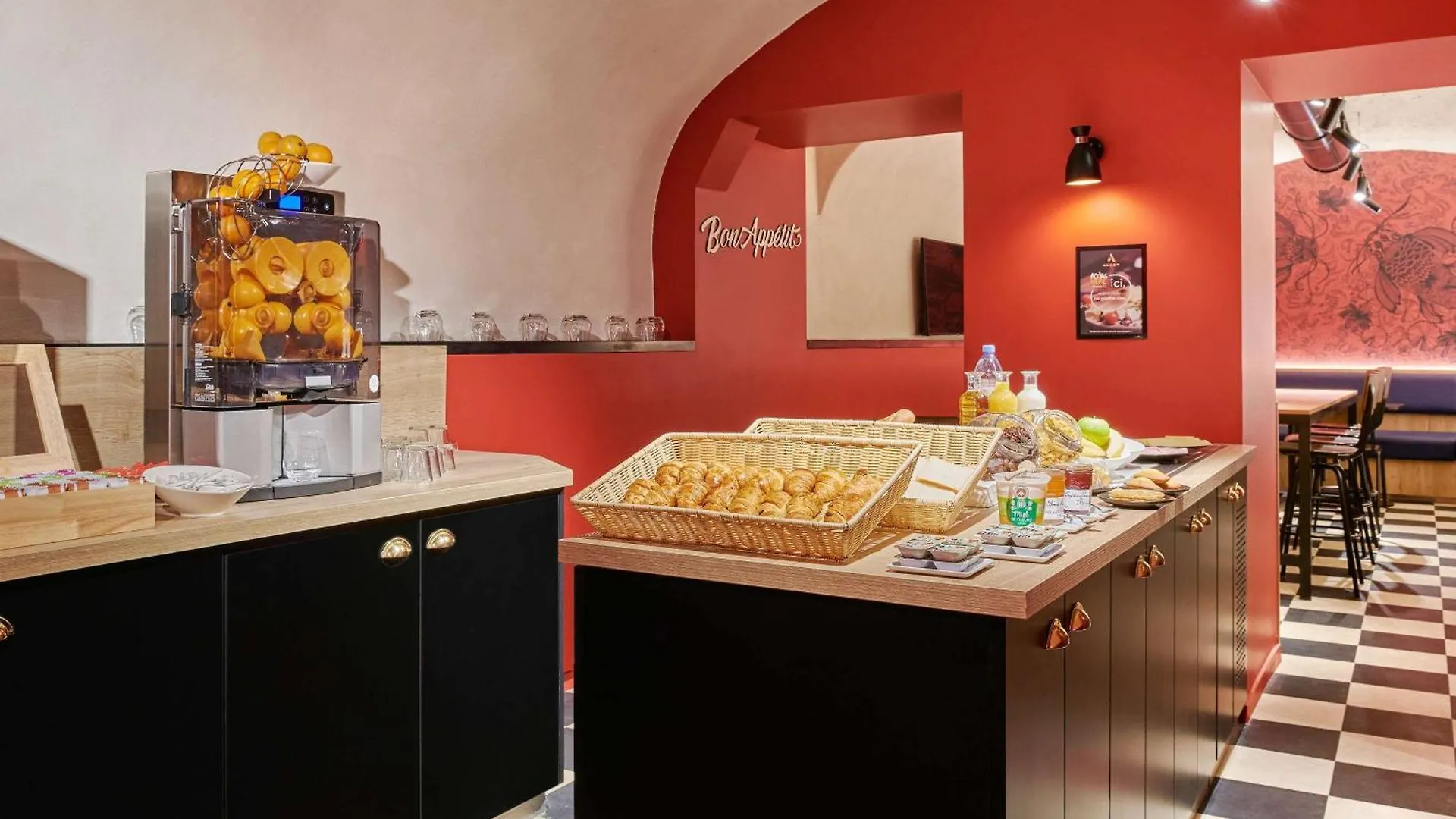 Ibis Styles Gare De L'est Magenta