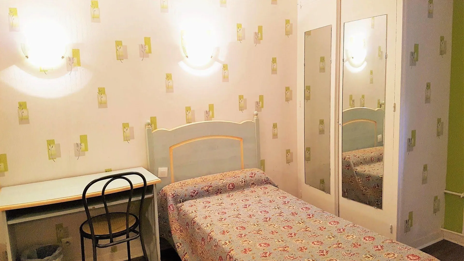 Ibis Styles Gare De L'est Magenta 3*